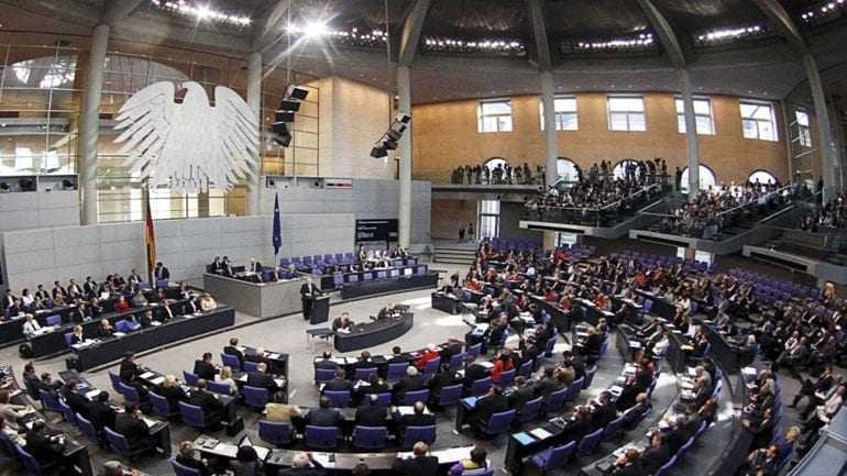 Spiegel: Γερμανοί βουλευτές ερευνώνται για εσχάτη προδοσία
