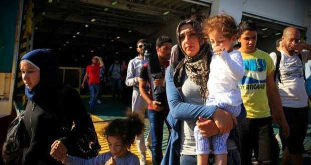 Το απόγευμα «δένει» στον Πειραιά το Ελ. Βενιζέλος με 2.172 πρόσφυγες