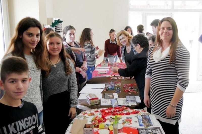 Μαθητικό γιορτινό Χριστουγεννιάτικο bazaar από τους μαθητές του Γυμνασίου Ερασμίου