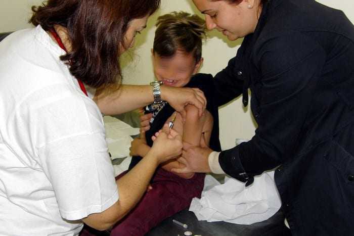 Δήμος Τοπείρου: «Εμβολιά- ζουμε: Παιδιά ανασφάλιστα, όχι απροστάτευτα»