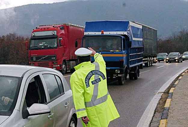 Μέτρα της τροχαίας και απαγορεύσεις τις ημέρες των Χριστουγέννω