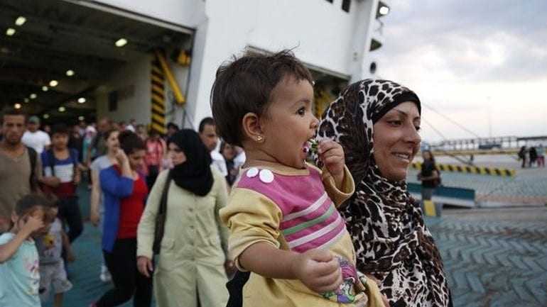 Στο λιμάνι του Πειραιά το «Νήσος Ρόδος» με 1.238 μετανάστες και πρόσφυγες