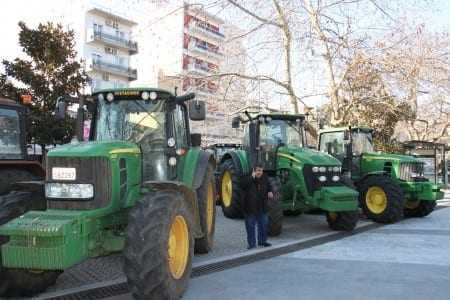 ΣΥΝΕΧΙΖΟΝΤΑΙ ΟΙ ΚΙΝΗΤΟΠΟΙΗΣΕΙΣ Κλείνουν την Εθνική Οδό Κομοτηνής-Ξάνθης  Πηγή: http://www.xronos.gr/detail.php?ID=100916