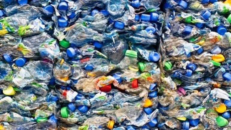 Η ανακύκλωση πλαστικού απειλείται από το φτηνό πετρέλαιο