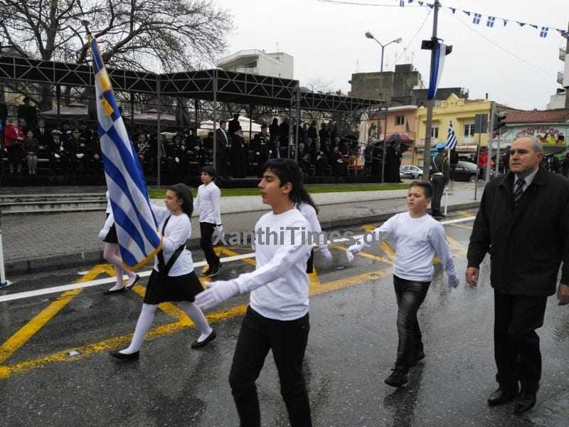 ΦΩΤΟΡΕΠΟΡΤΑΖ: Παρέλαση μαθητών
