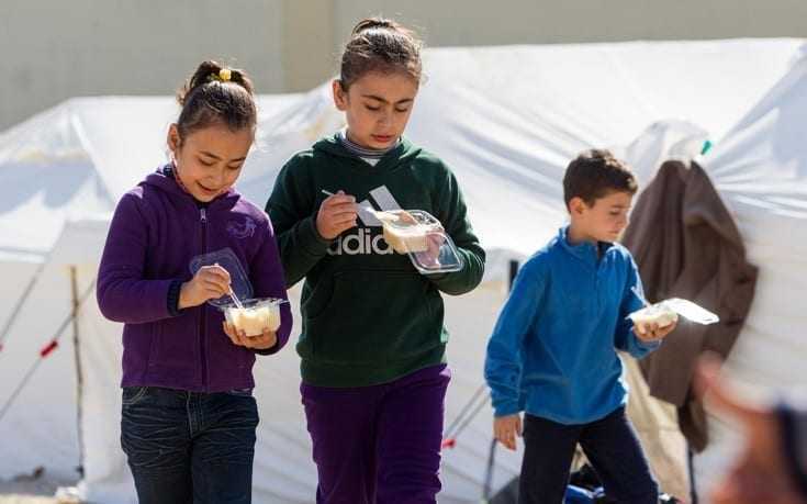 Διανομή δώρων και τροφίμων στα παιδιά των προσφύγων του Κέντρου Φιλοξενίας Προσφύγων στην Εύβοια