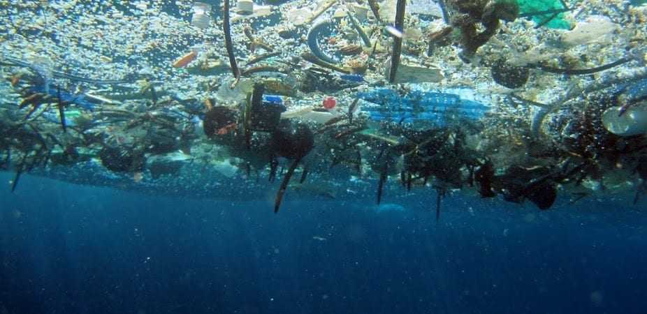 Το αίσχος της πλαστικής θάλασσας