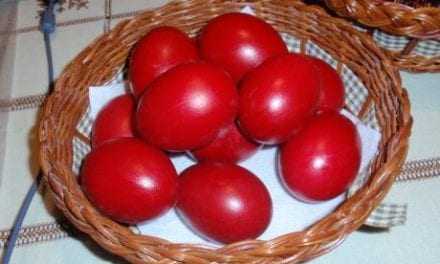 Μυστικά για να μη σπάνε τα αυγά στο βάψιμο!