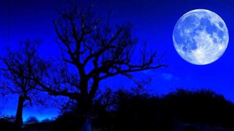 «Μπλε Σελήνη», σπάνιο αστρονομικό φαινόμενο στον νυχτερινό ουρανό