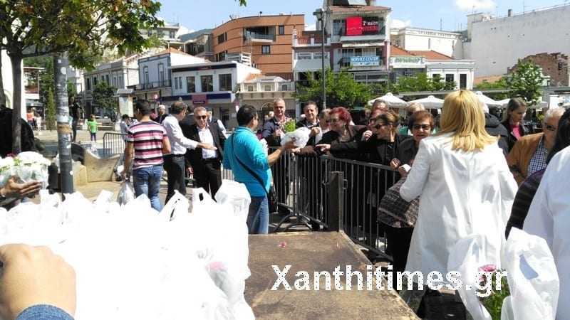 Τα λουλούδια στις…μαμάδες από τον Δήμο Ξάνθης