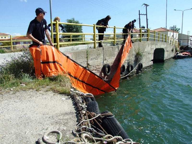 Άσκηση απορύπανσης από πετρελαιοειδή στο Πόρτο Λάγος