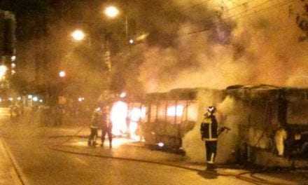 Οι “γνωσοί-Άγνωστοι” έκαψαν λεωφορείο. Ανίκανος ο Τόσκας λένε στην Δημοκρατική Συμπαράταξη