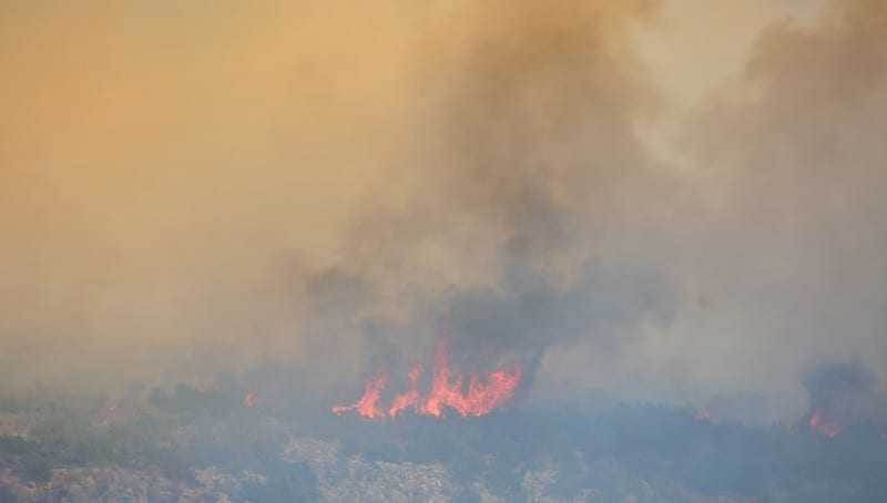 Ηράκλειο: Σε ύφεση η μεγάλη πυρκαγιά στη νότια Κρήτη