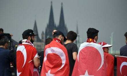 Eιρηνικά θα διεξαχθεί η διαδήλωση υπέρ του Ερντογάν διαβεβαιώνει η Τουρκάλα πρόξενος στο Ντίσελντορφ