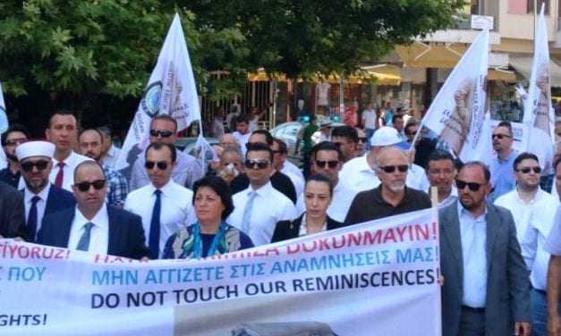 Κομοτηνή: Έκλεισαν τα αυτιά τους οι Έλληνες μουσουλμάνοι στα περίεργα καλέσματα…Μικρή η συμμετοχή στην πορεία