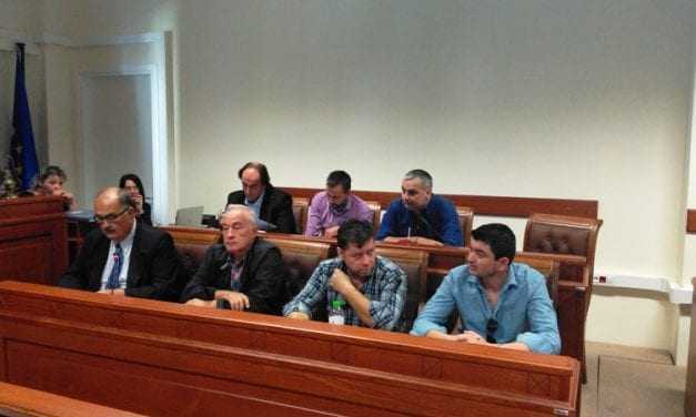 Τελικά γιατί έφυγαν από την αίθουσα συνεδριάσεων;