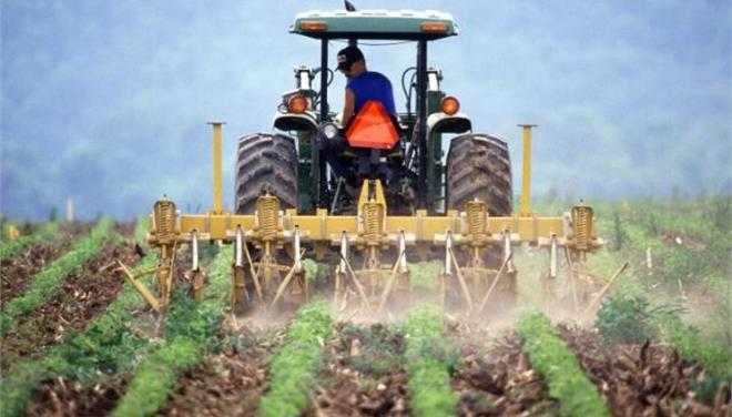 Αύξηση ασφαλιστικών εισφορών στους αγρότες δρομολογεί η κυβέρνηση