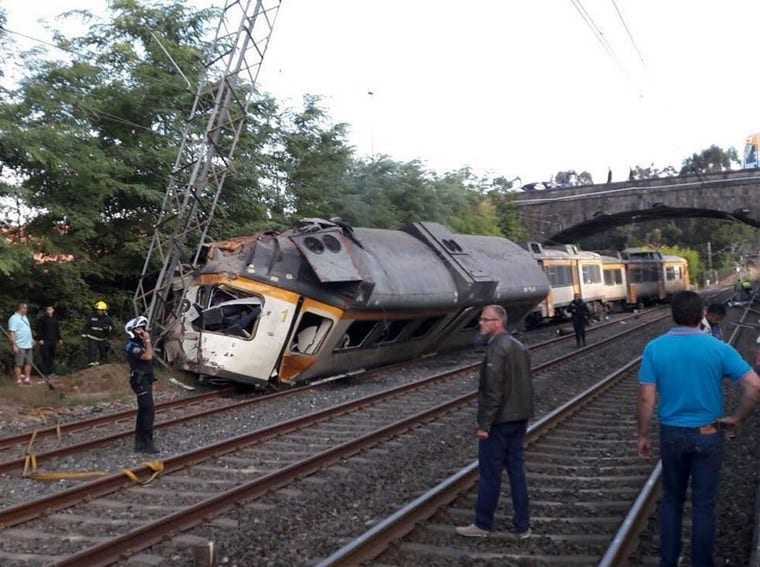 Εκτροχιασμός τρένου στην Ισπανία: Τουλάχιστον 4 νεκροί