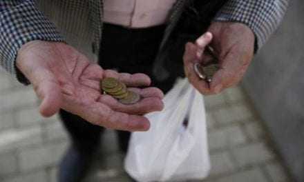 Eurostat: Πάνω από 1 στους 3 Έλληνες σε συνθήκες φτώχειας