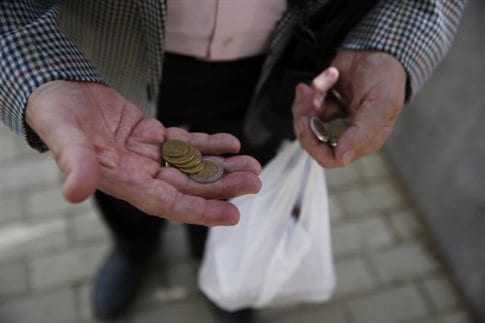 Eurostat: Πάνω από 1 στους 3 Έλληνες σε συνθήκες φτώχειας