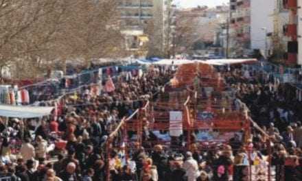 Με το μοτοποδήλατο στην λαϊκή του Σαββάτου για ψώνια;