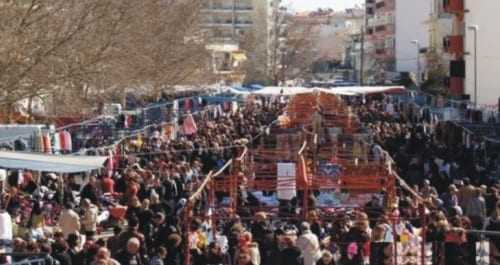 Με το μοτοποδήλατο στην λαϊκή του Σαββάτου για ψώνια;