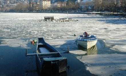 Πάγωσαν οι λίμνες Καστοριάς και Χειμαδίτιδας