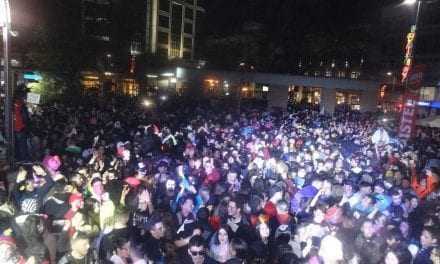 Πλήθος κόσμου στην βραδινή παρέλαση της Ξάνθης