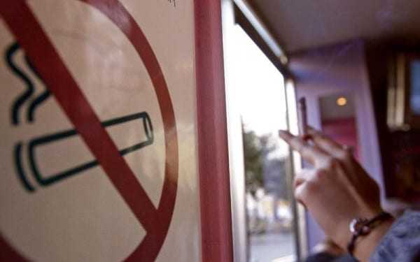 Λογικοί οι Κύπριοι στον νόμο για το κάπνισμα. Μόνο οι Ελλάδα διαθέτει “προοδευτικούς –  ρατσιστές”