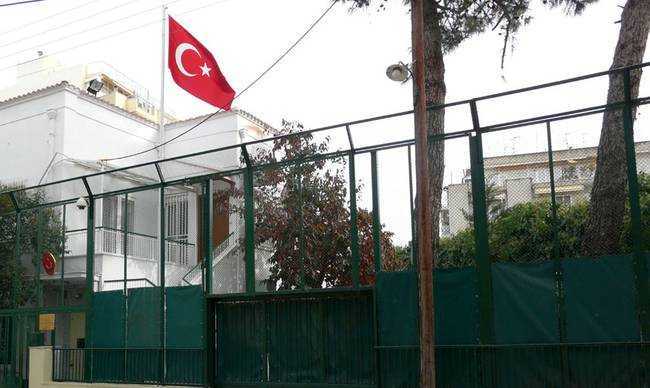 “Επίθεση” με χρώματα στο Τουρκικό Προξενείο ή προβοκάτσια; Μήπως να απομακρυνθεί από την Κομοτηνή;