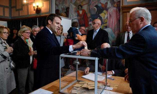 Γαλλικές εκλογές: Έκλεισαν οι κάλπες – Προβάδισμα Μακρόν «δείχνει» το πρώτο exit poll