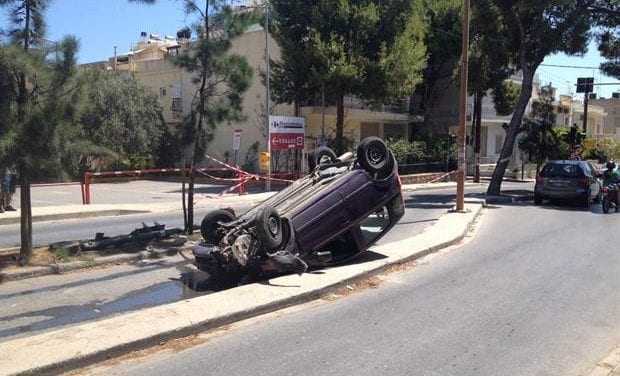 Έκλεψε αυτοκίνητο, παραβίασε κόκκινο δεν είχε δίπλωμα. Λογικό να βγει από τον δρόμο.