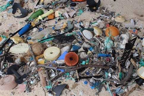 «Παρθένο» νησάκι στον Ειρηνικό έχει τα περισσότερα πλαστικά σκουπίδια
