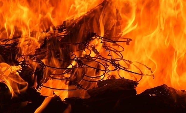 Από το «ηθικό πλεονέκτημα» στο Μνημόνιο δύο ψηφοφορίες δρόμος