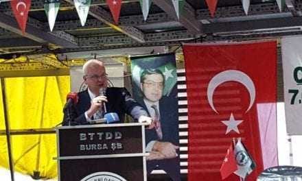 Ανθελληνική πρόκληση από βουλευτή του ΠΑΣΟΚ: Μίλησε σε εκδήλωση με φόντο σημαίες της «Δυτικής Θράκης»!