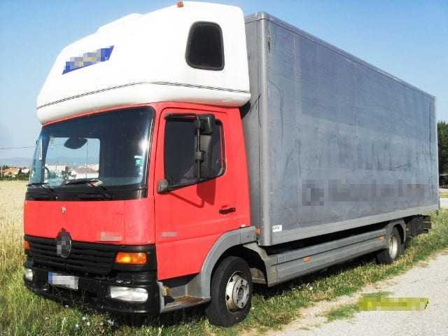 2 Βούλγαροι δουλέμποροι μετέτρεψαν το φορτηγό τους και μετέφεραν 14 λαθρομεταναστες