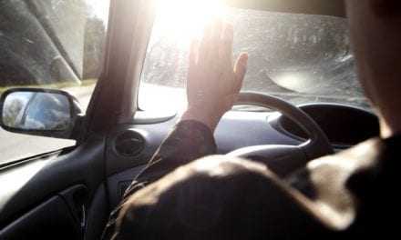 Καύσωνας και οδήγηση στο αυτοκίνητο: Κίνδυνος υγείας από τα τζάμια – Τι να κάνετε