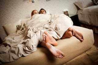 Κομοτηνή: ΡΟζ σκάνδαλο στο συζυγικό κρεβάτι – Τους τσάκωσαν λόγω βροχής και έγινε το έλα να δεις!