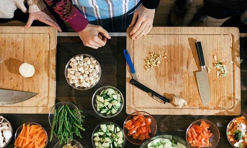 Προετοιμασία φαγητού: 6 λάθη που μπορεί να σας αρρωστήσουν