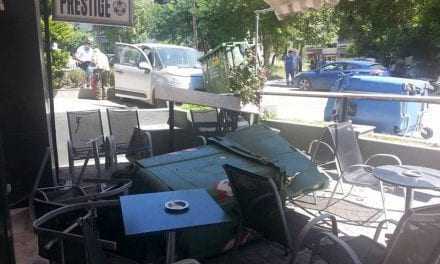 ΘΕΣΣΑΛΟΝΙΚΗ/Αυτοκίνητο “πήγε” για καφέ παρασέρνωντας 4 άτομα