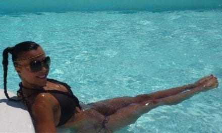 Η γυμνάστρια Χριστίνα Πάζιου με καυτό μαγιό «παλεύει» με τα σίδερα σε πισίνα (φωτο+βίντεο)