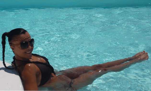 Η γυμνάστρια Χριστίνα Πάζιου με καυτό μαγιό «παλεύει» με τα σίδερα σε πισίνα (φωτο+βίντεο)
