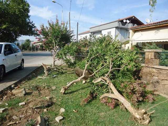 Τροχαίο στον Πετεινό με υλικές ζημιές. Πρέπει να προσέχουν οι οδηγοί