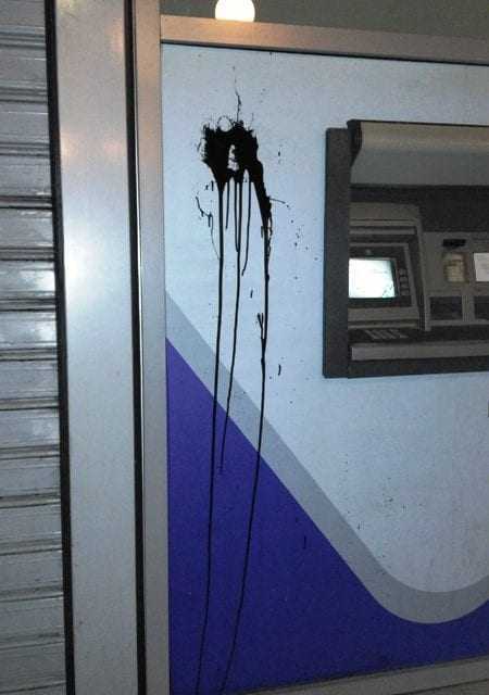 “Αντίσταση” καταστρέφοντας άλλων περιουσίες;
