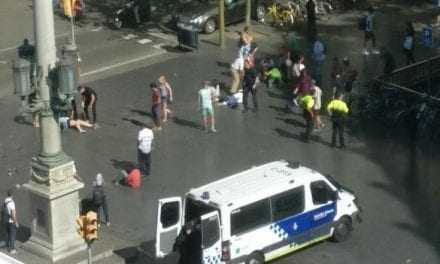 Εκτακτο: Φορτηγό έπεσε σε πεζούς στην Βαρκελώνη -Ενας νεκρός και πολλοί τραυματίες [βίντεο]