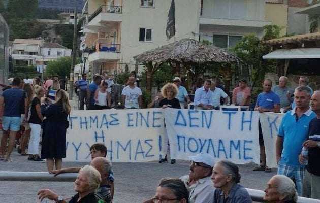 Πρόδωσαν τη Χειμάρρα – Τα ονόματα των «Ελλήνων» που προσκύνησαν τους Αλβανούς – Οργή στη Βόρεια Ήπειρο