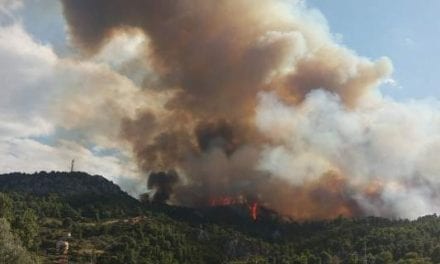 Μεγάλη φωτιά σε εξέλιξη στον Κάλαμο Αττικής -Καίγονται σπίτια!