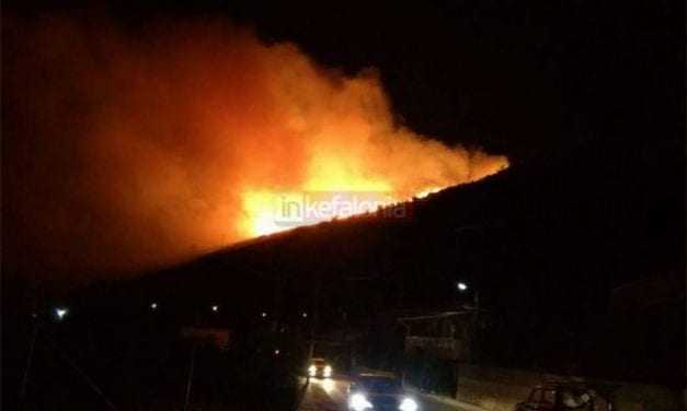 Καίγεται η Κεφαλονιά: Σχέδιο εκκένωσης των χωριών Λουρδάτα και Σιμωτάτα