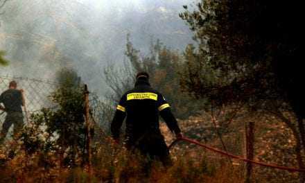 «Μόνο 600 πυροσβέστες», και απλήρωτοι, σβήνουν πυρκαγιές στην Ελλάδα