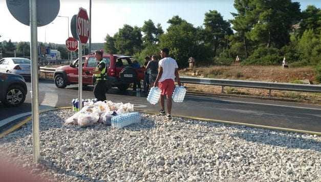 Μπράβο στα My Market. Όταν η πολιτεία ήταν απούσα, αυτοί ξεδιψούσαν τους ήρωες πυροσβέστες